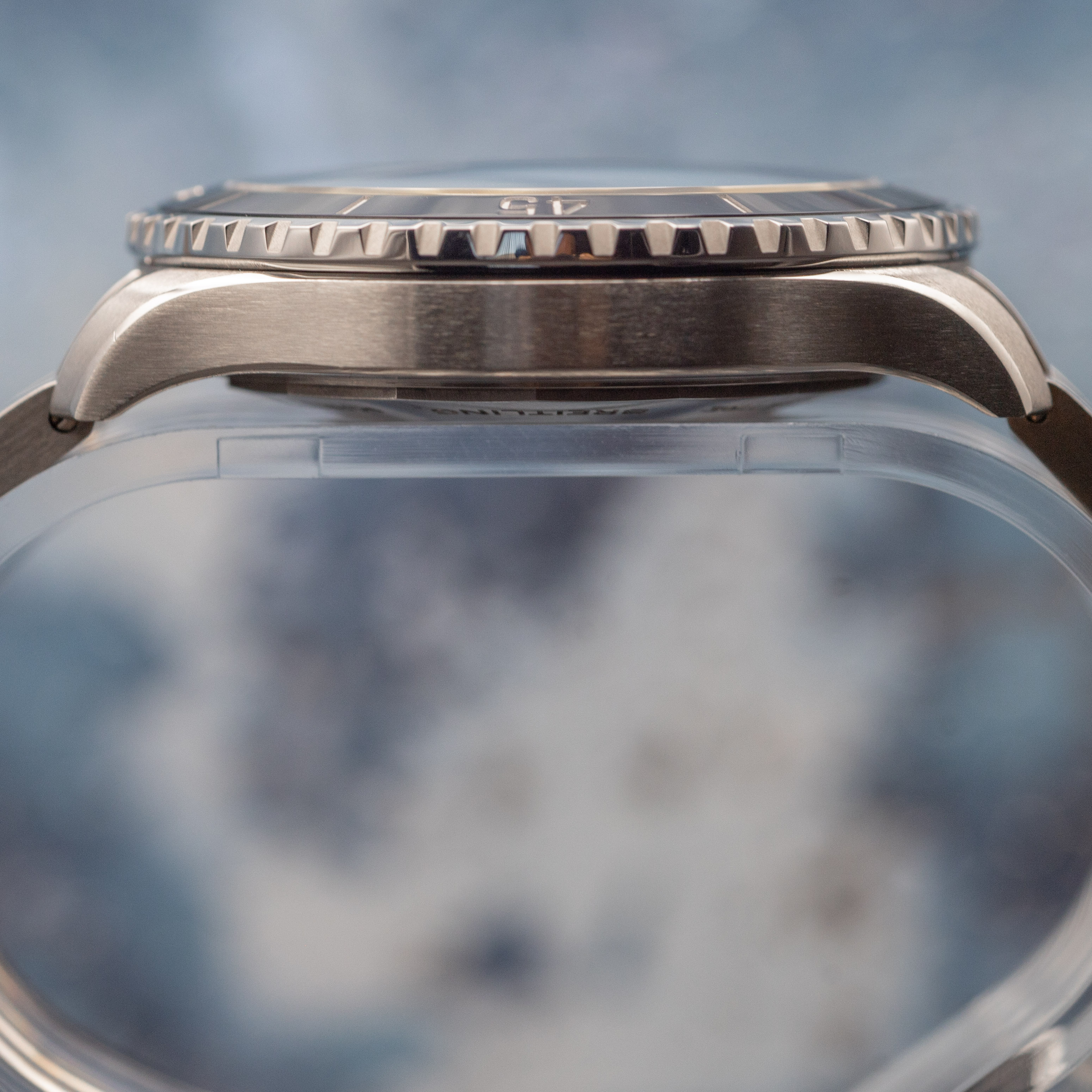 Breitling Superocean 44 case profile showing bezel thickness and lug shape