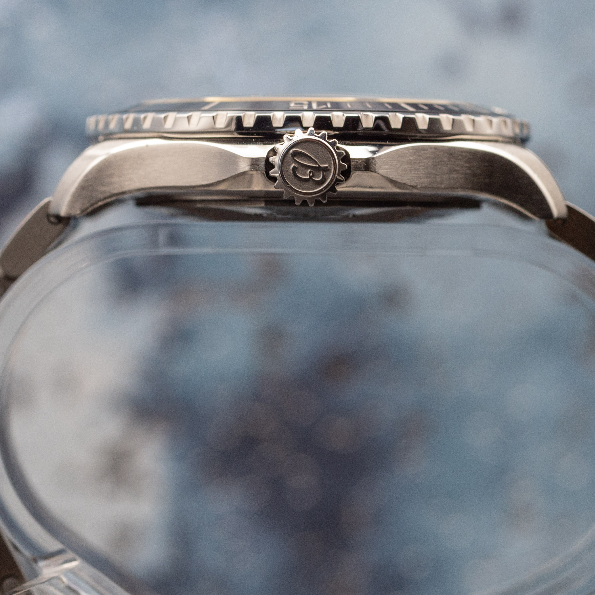 Breitling Superocean 44 screw-down crown side profile