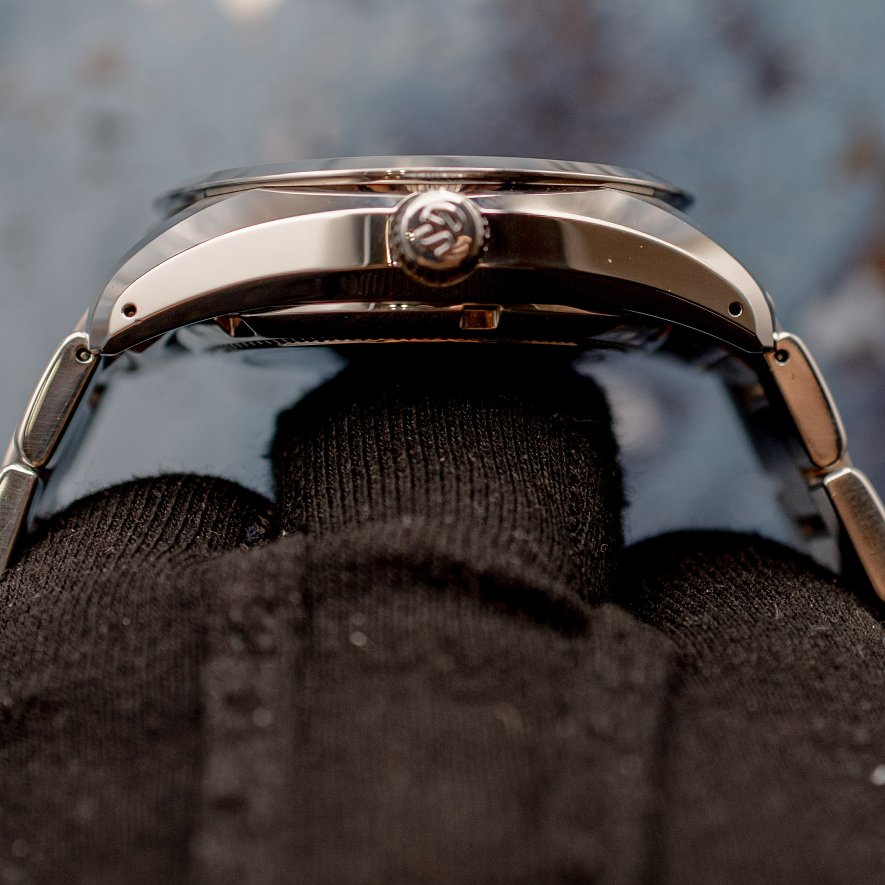 Grand Seiko SBGR307 case showing mirror-flat Zaratsu polished bevels