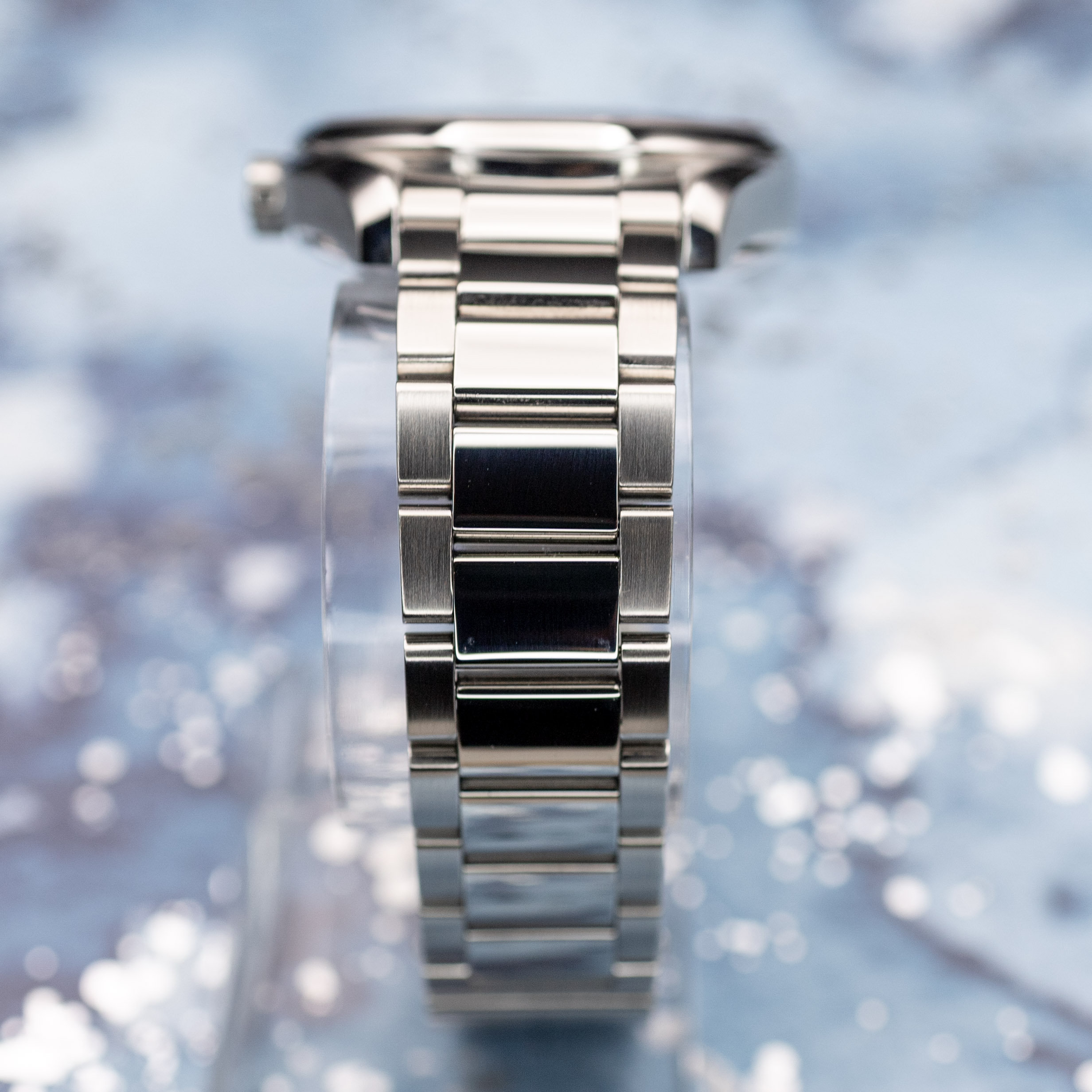 Omega Aqua Terra bracelet links showing brushed and polished finishing