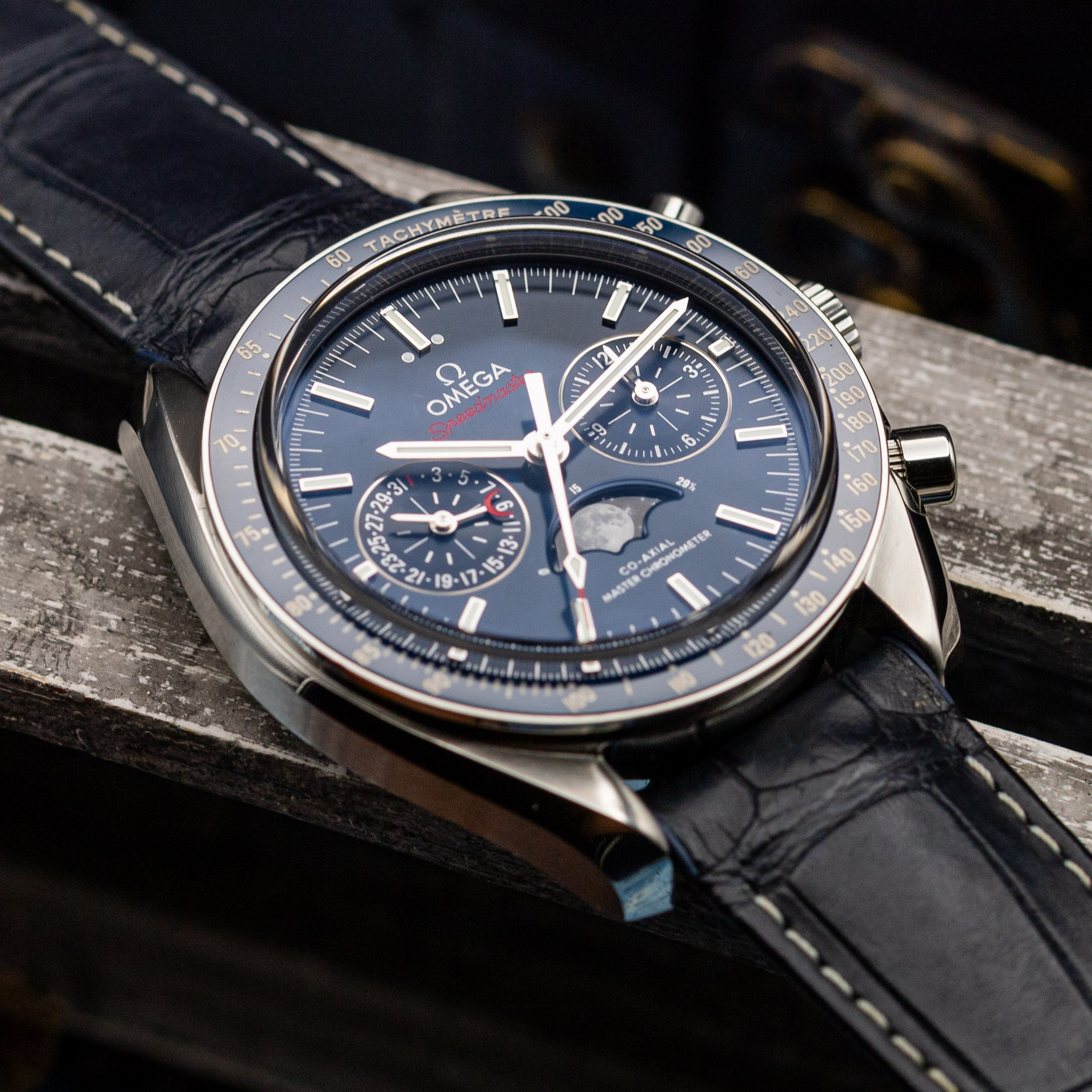 Omega Speedmaster Moonphase blue dial 304.33.44.52.03.001 on wrist