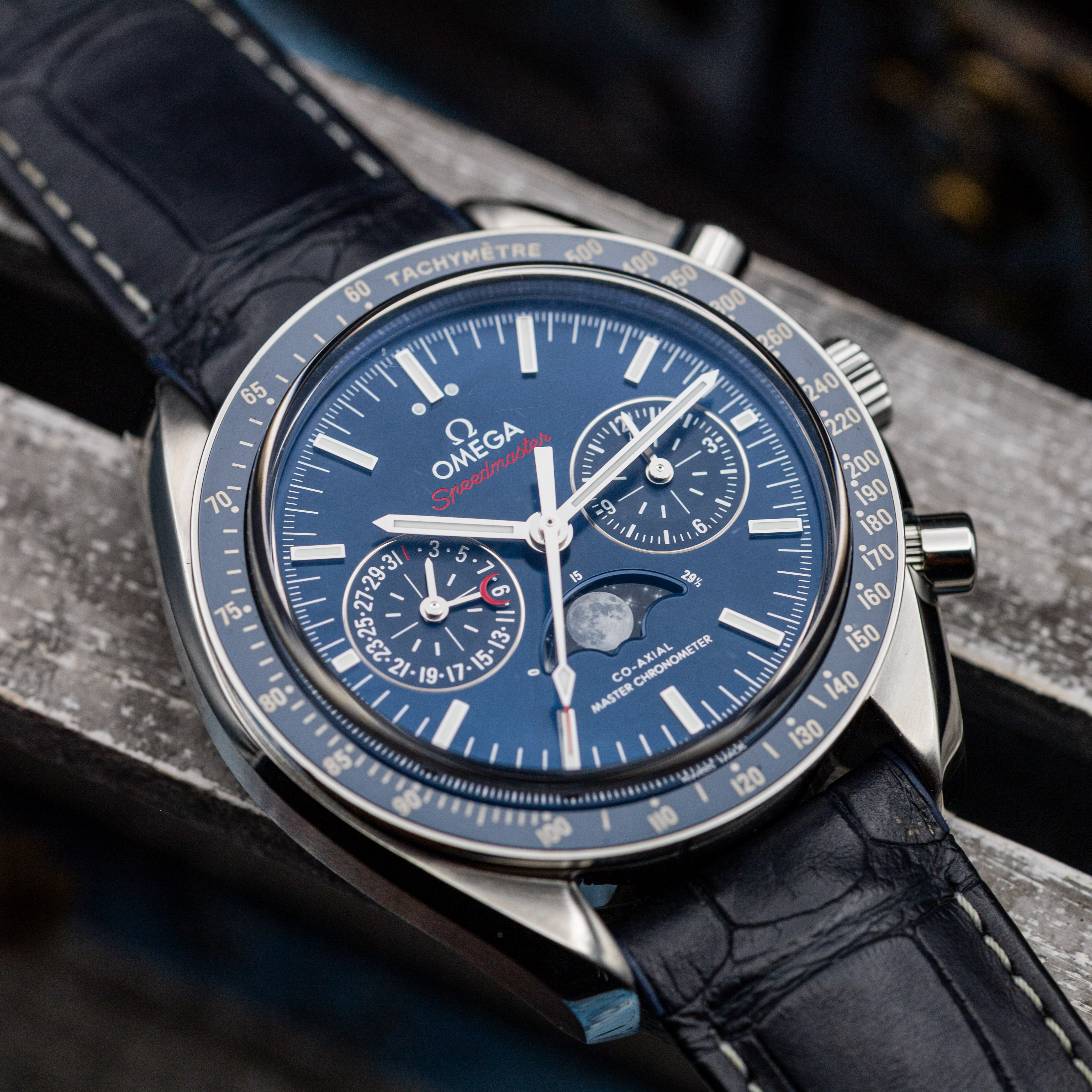Omega Speedmaster Moonphase Co-Axial Master Chronometer Chronograph 44.25mm