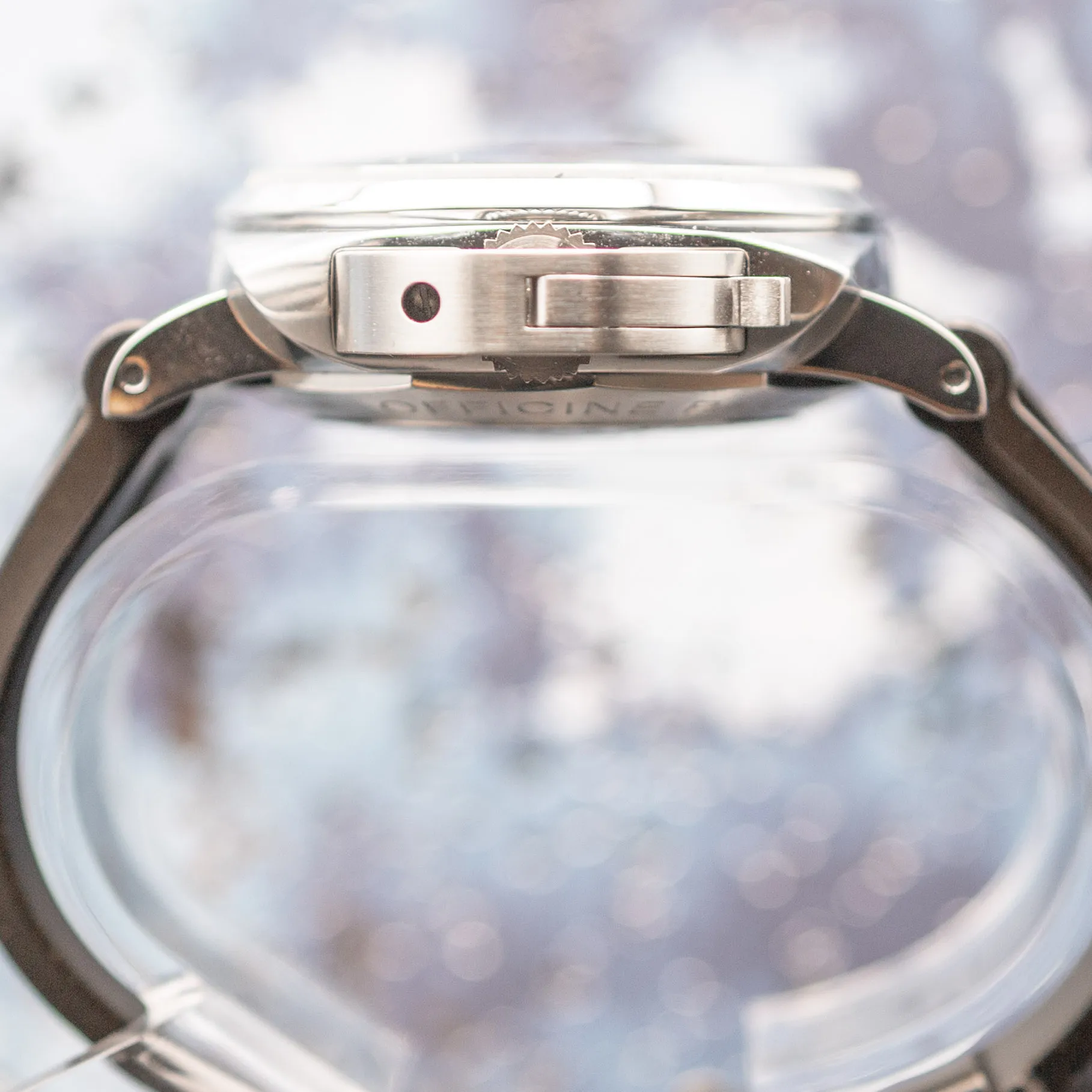 Panerai PAM00654 right side showing crown guard and lever