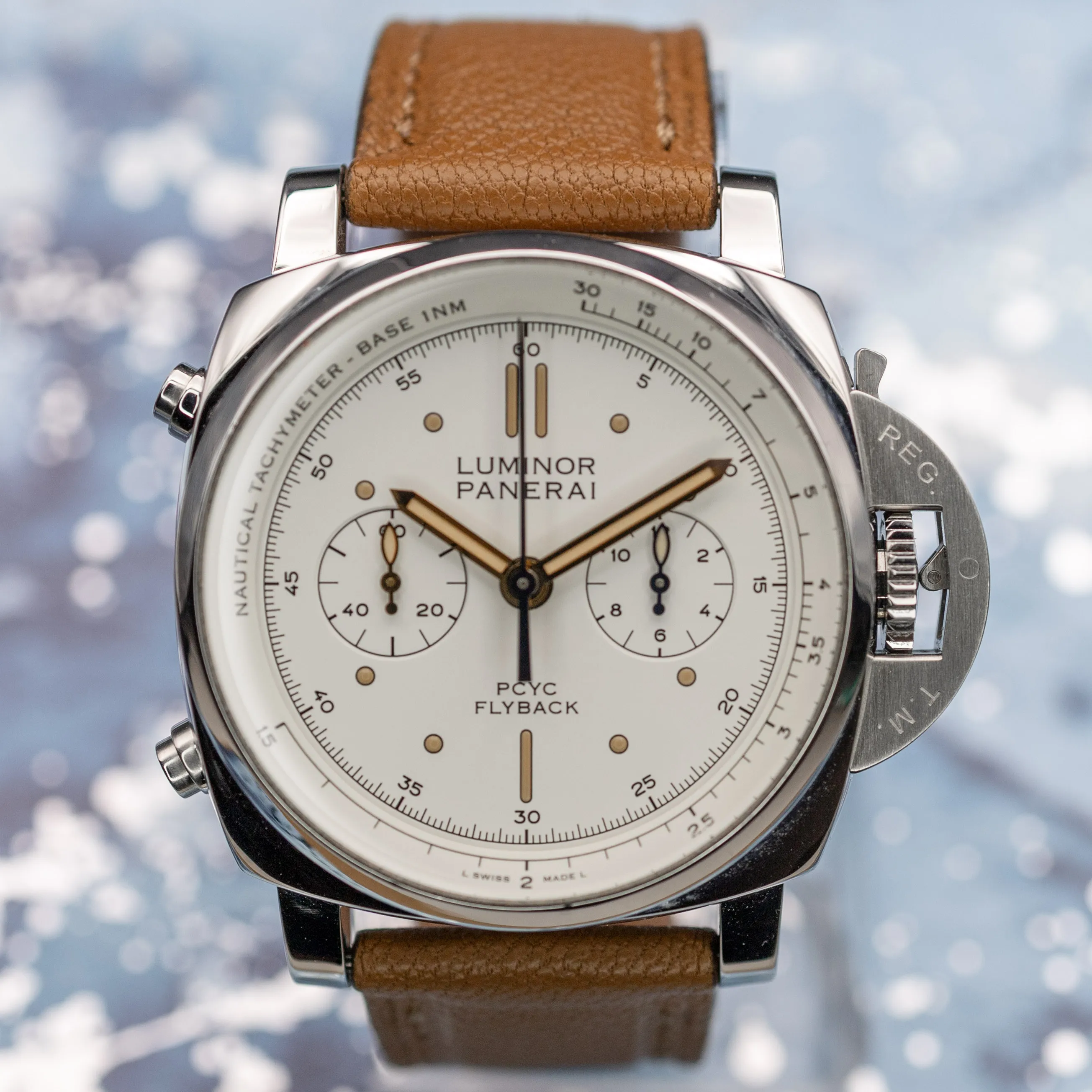 Panerai PAM00654 ivory dial straight on with gold tone hands and blue chronograph accents