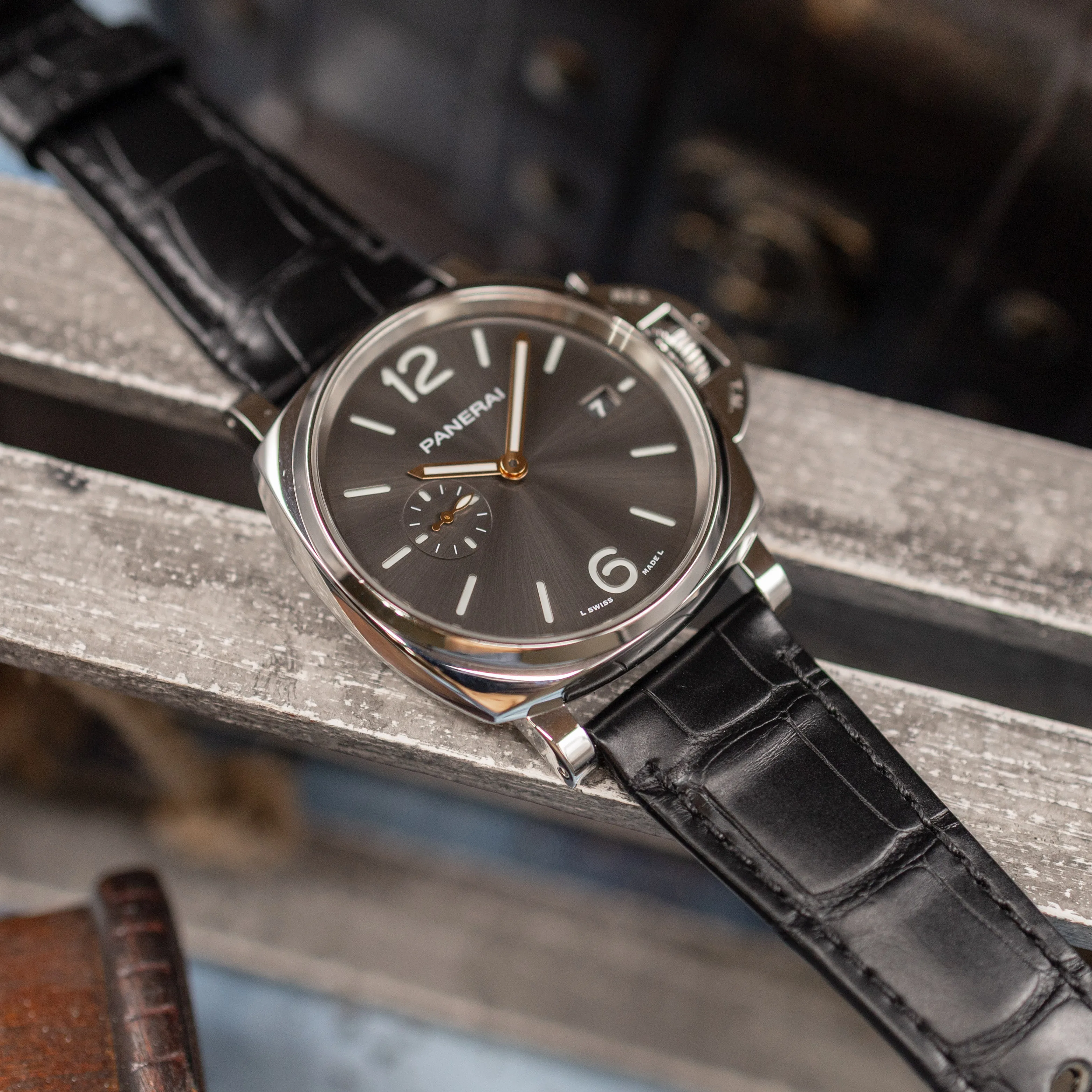 Panerai Luminor Due 42 PAM01250 side profile showing case thickness