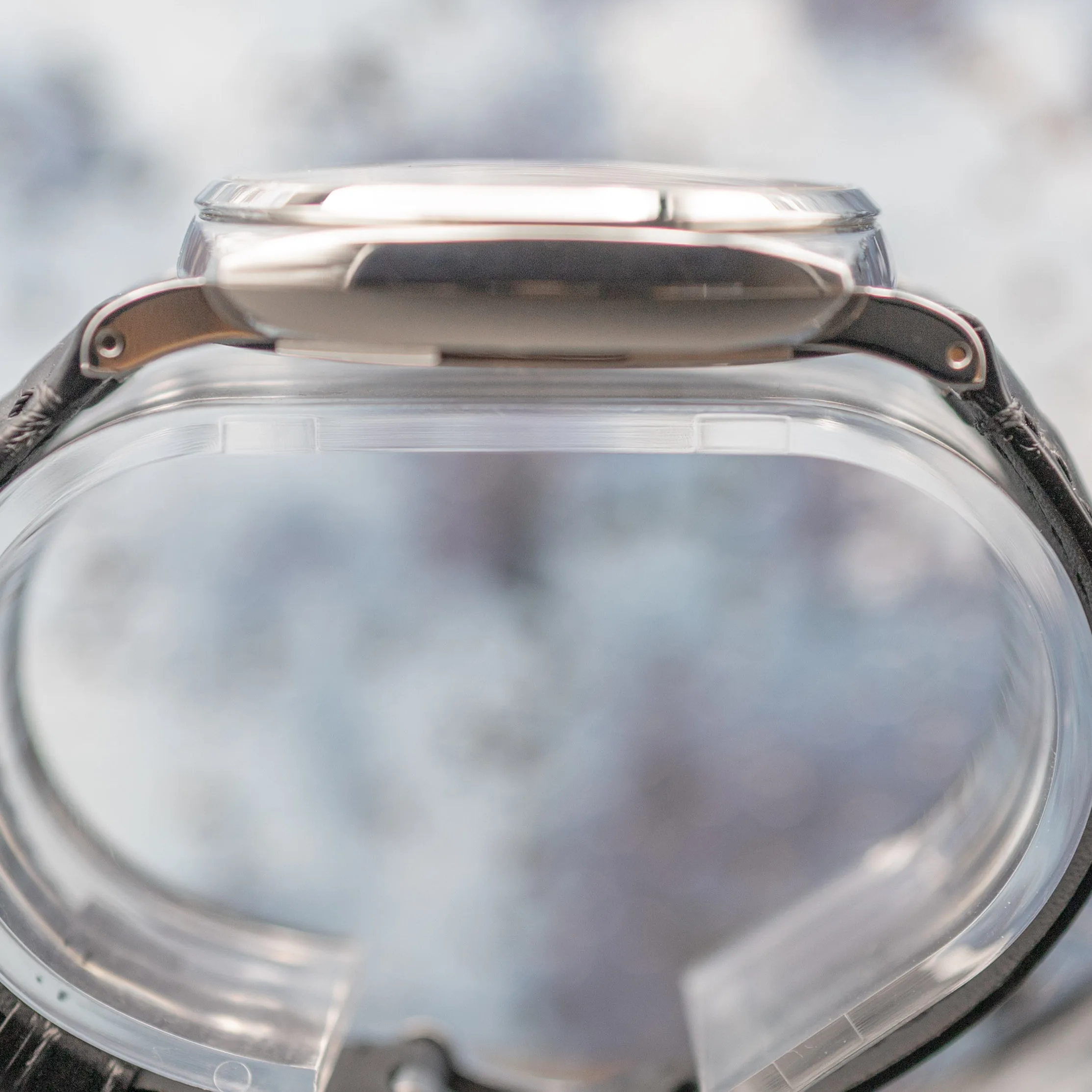 Sandwich dial numerals, small seconds and date on the Panerai PAM01250