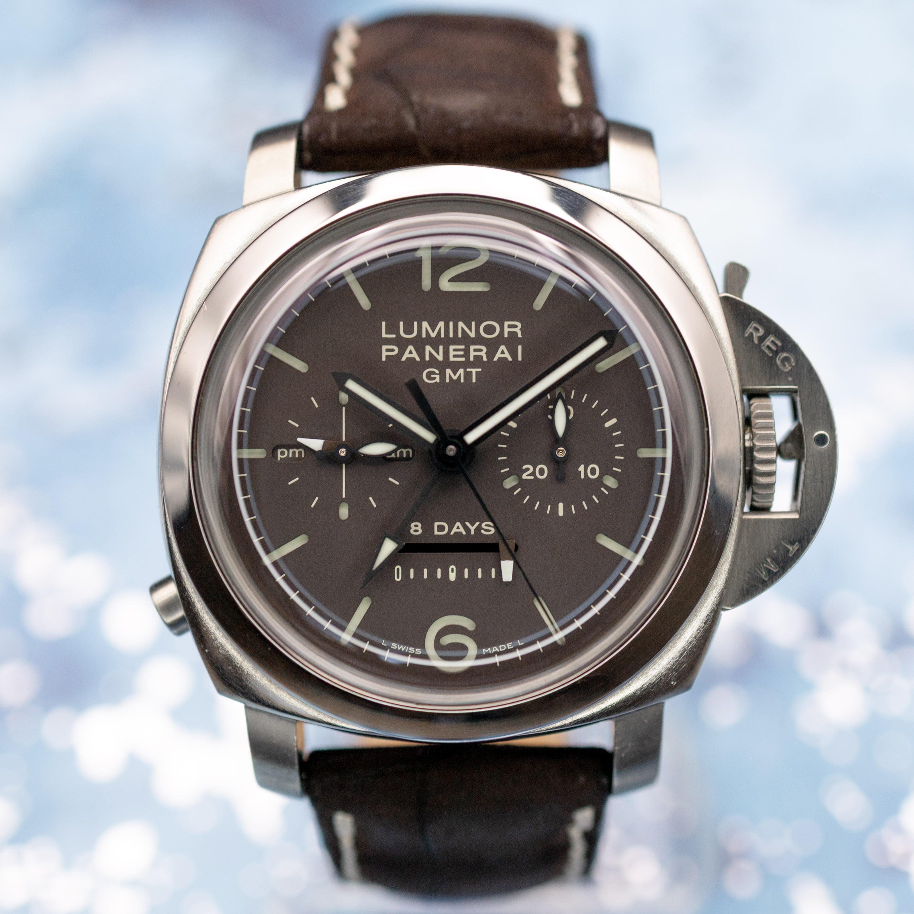 Panerai PAM 311 monopulsante single-pusher chronograph close-up