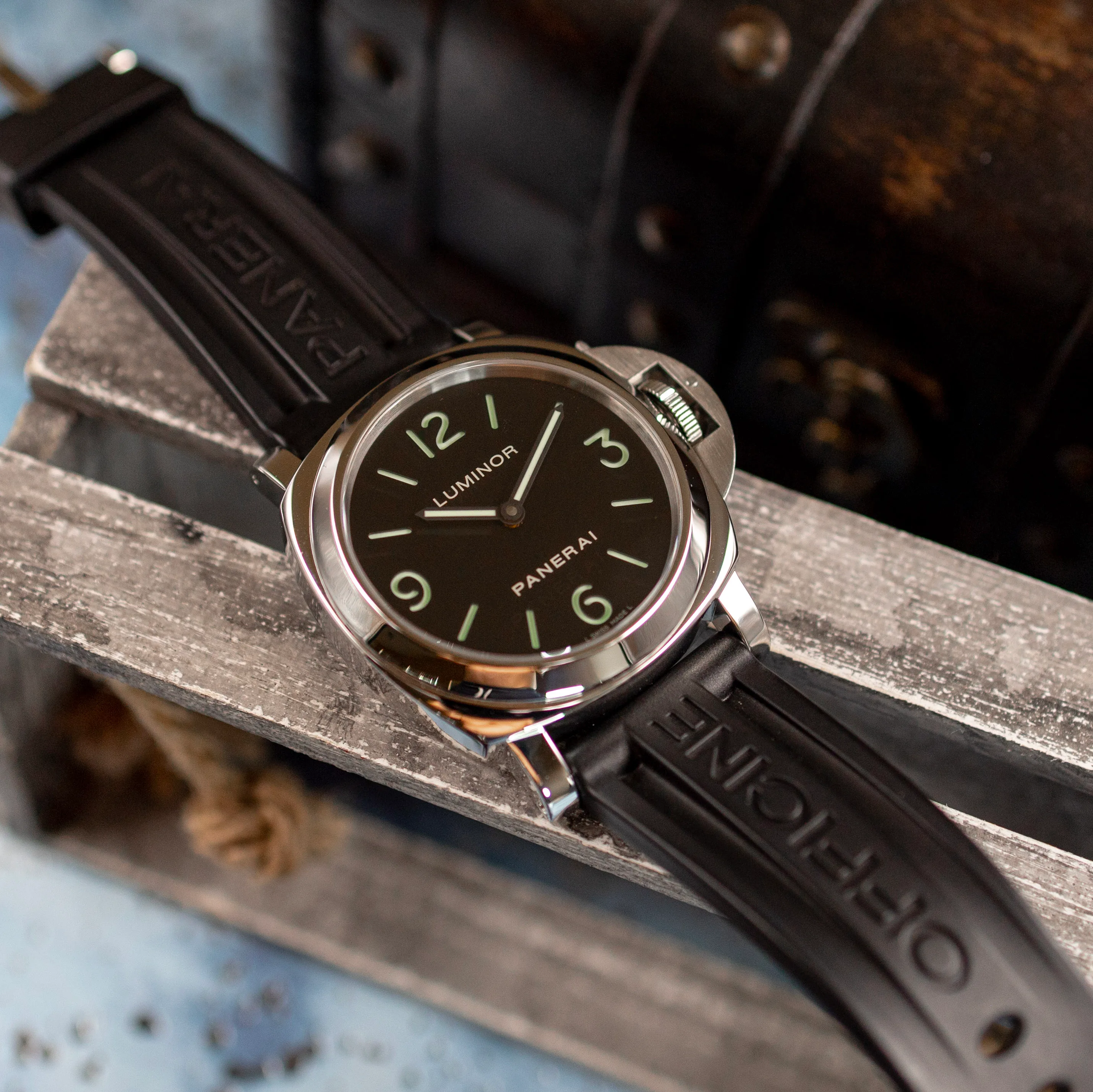 Panerai PAM00112 crown guard close-up detail