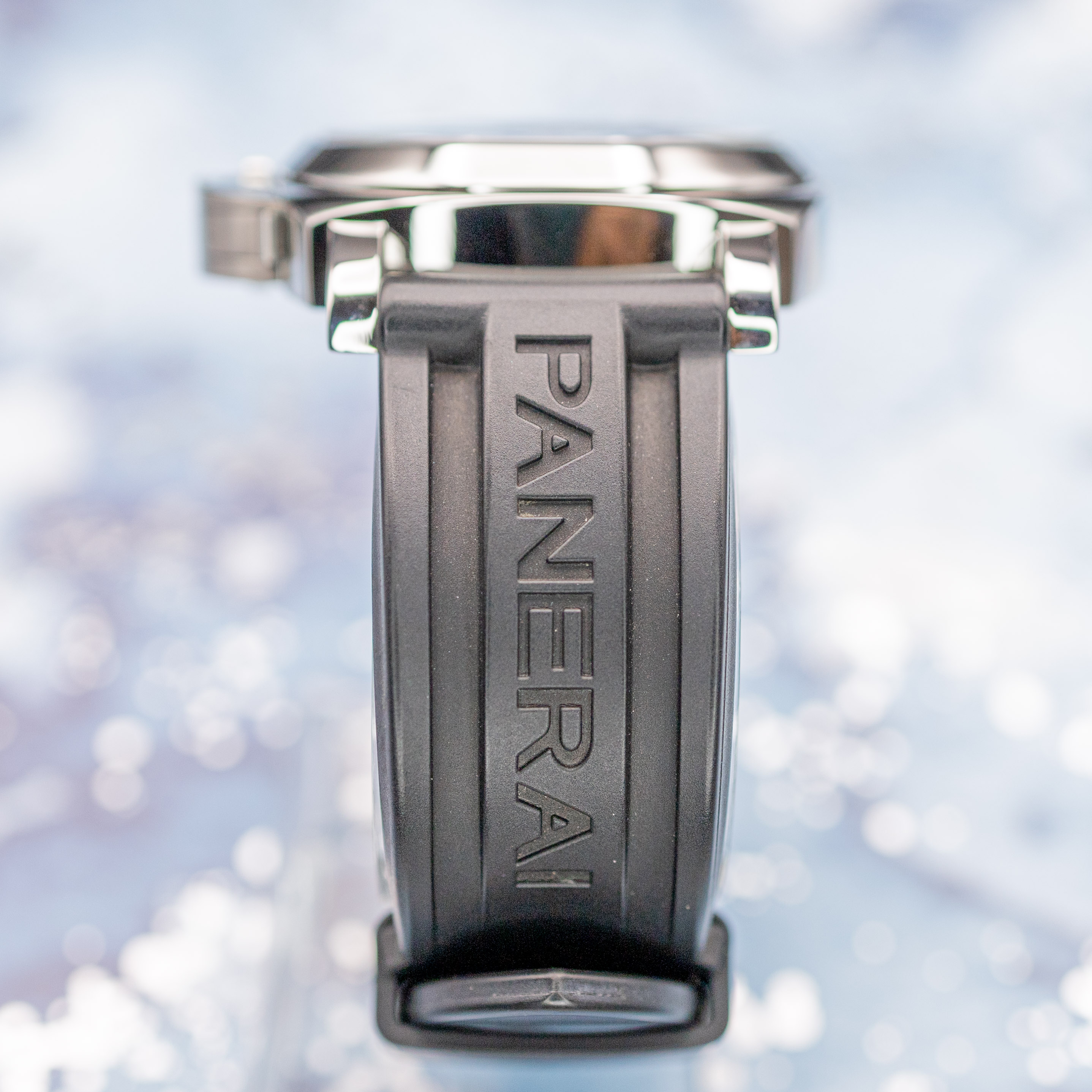 Panerai PAM00112 strap and lug detail