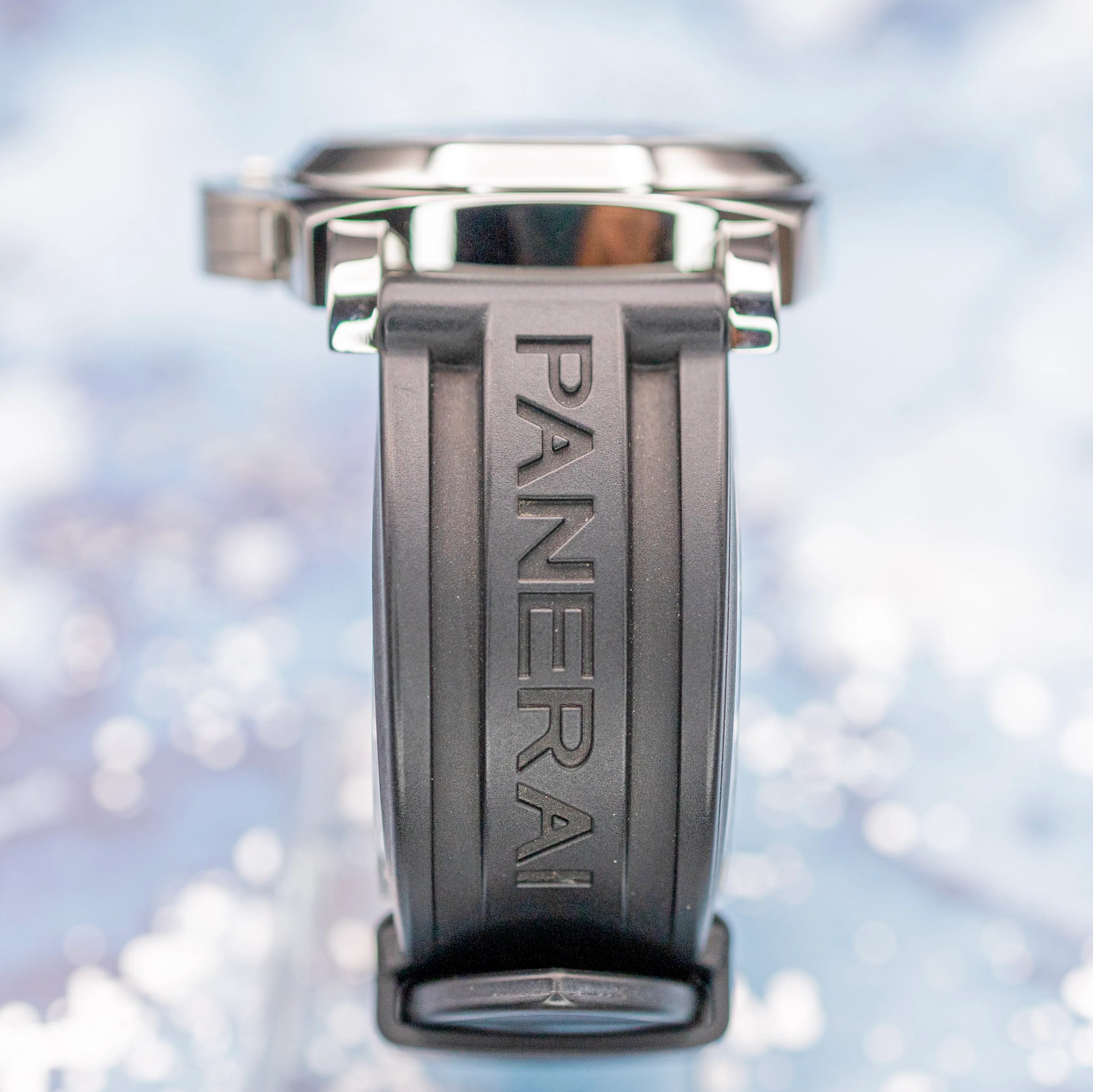 Panerai PAM00112 strap and lug detail