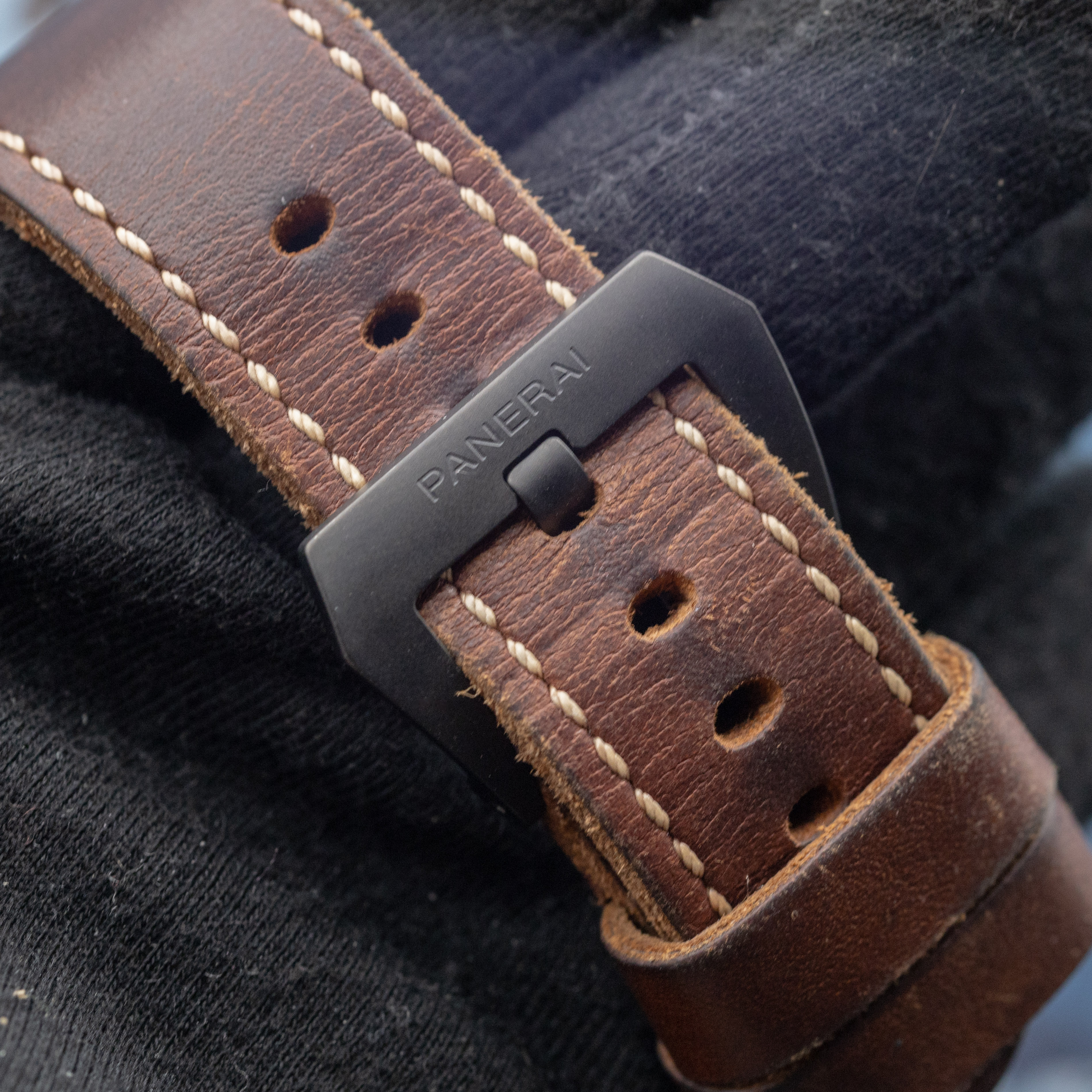 Panerai PAM00577 PVD buckle and leather strap detail