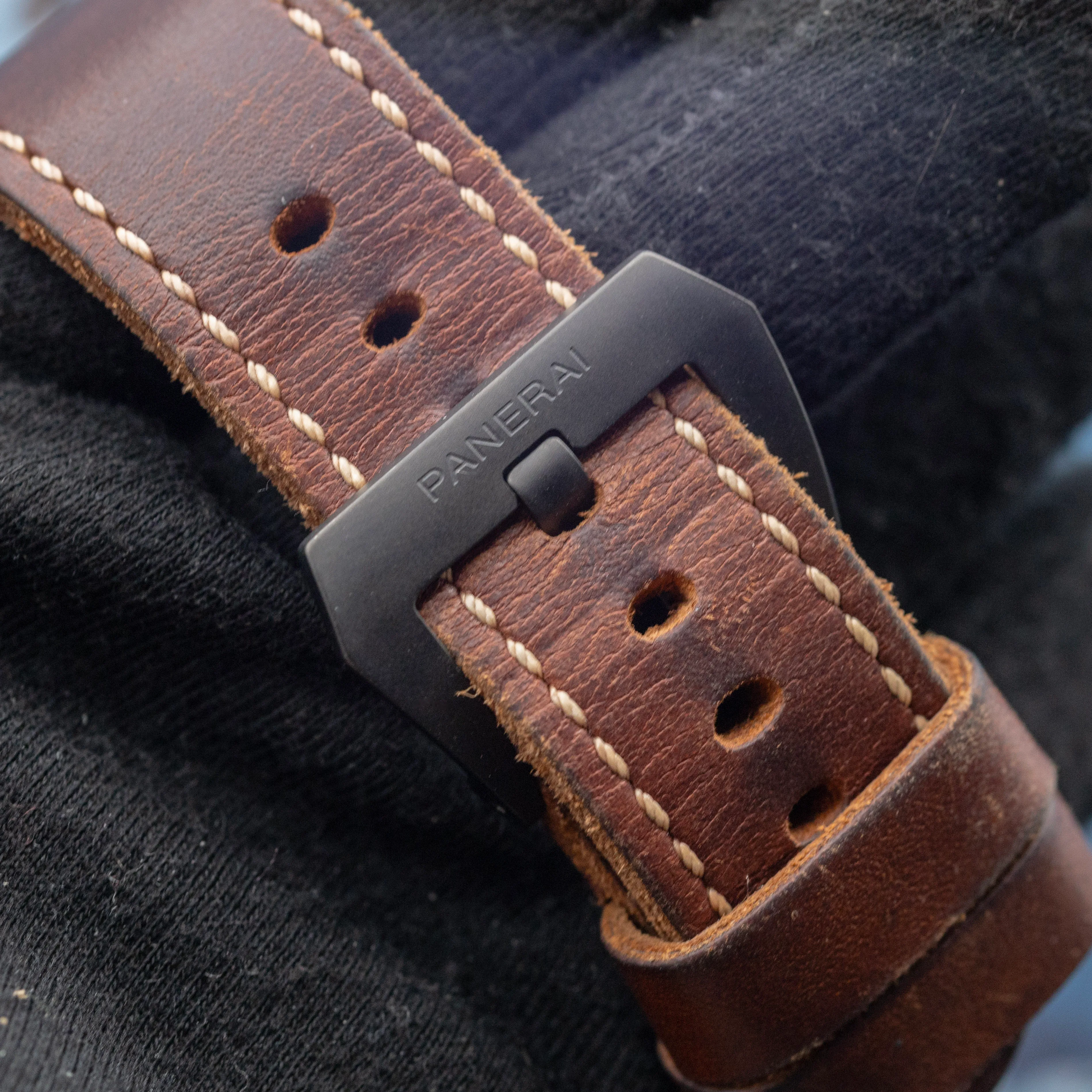 Panerai PAM00577 PVD buckle and leather strap detail