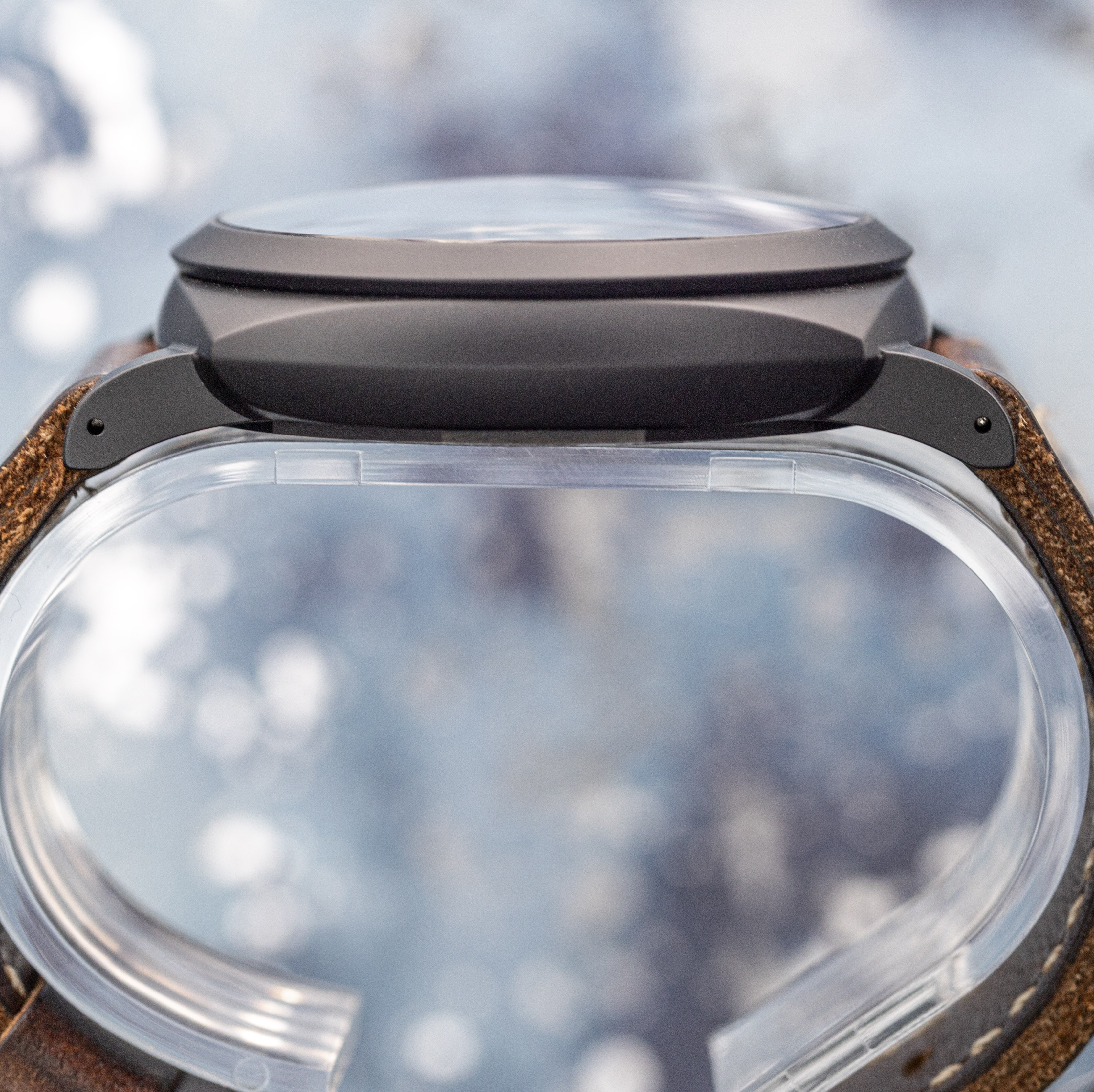 Panerai PAM00577 ceramic case side profile showing thin case height