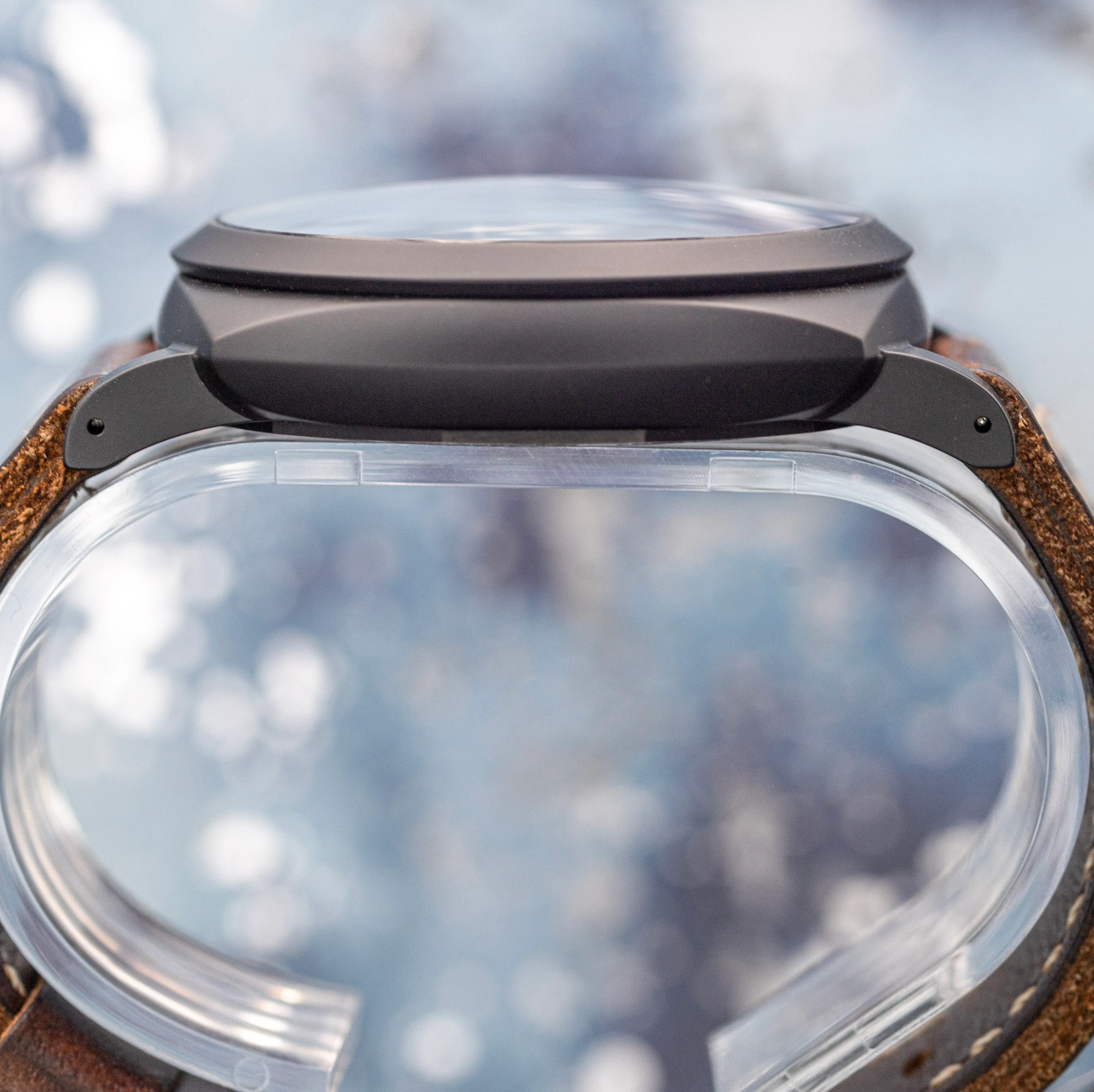Panerai PAM00577 ceramic case side profile showing thin case height