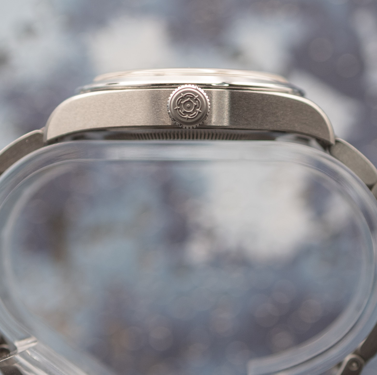 Screw-down crown detail on the Tudor Ranger 79950